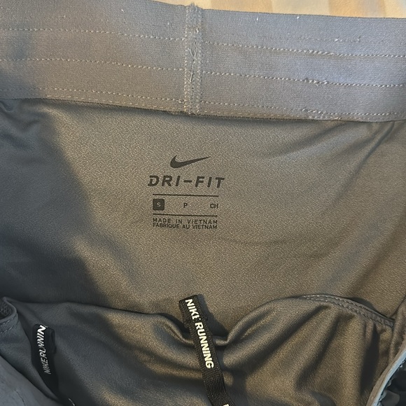 Black and grey Nike running shorts - Picture 6 of 9